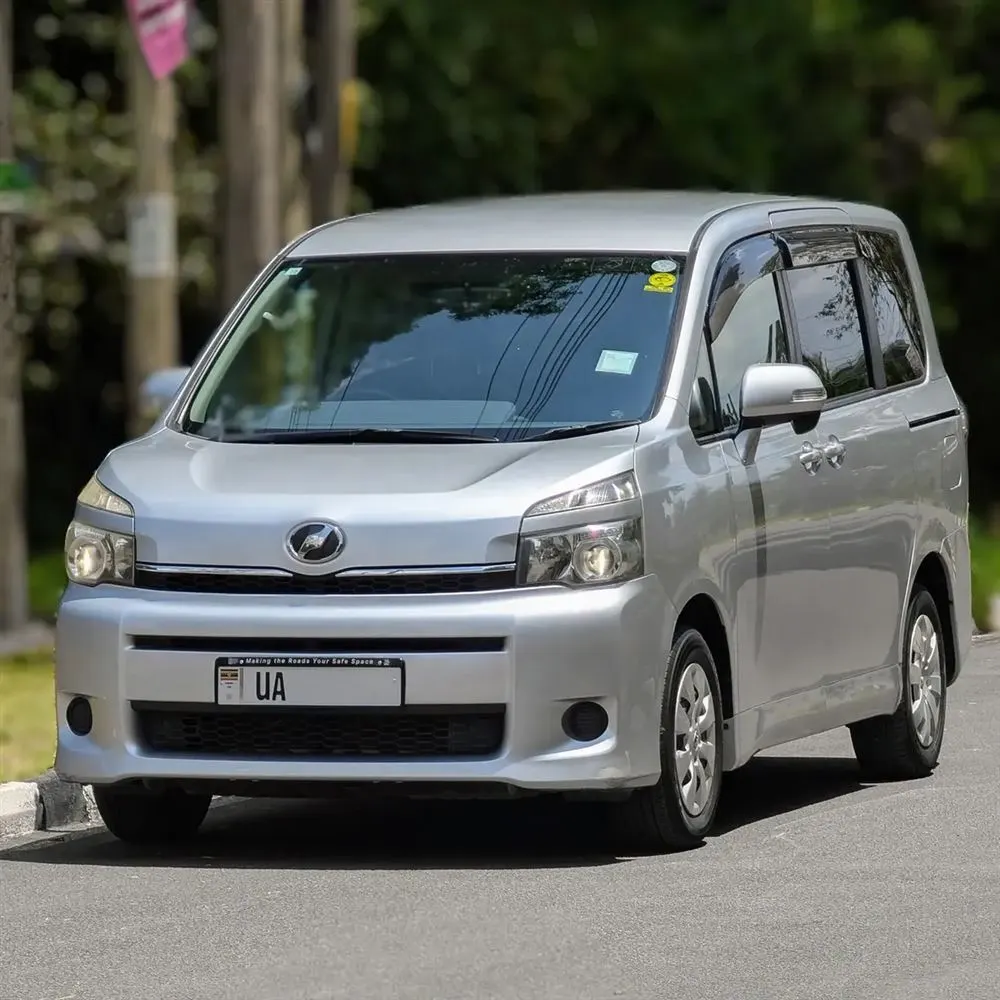 Toyota Voxy 2013
